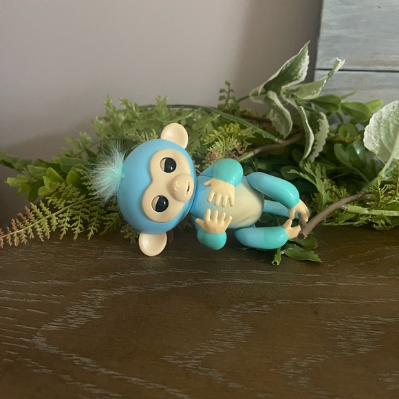 Toys Charlie Light Blue Baby Monkey Fingerling Interactive Toy Animal
